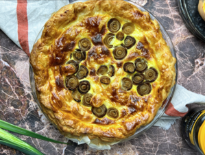 Quiche aux légumes et potiron avec oignons au balsamique